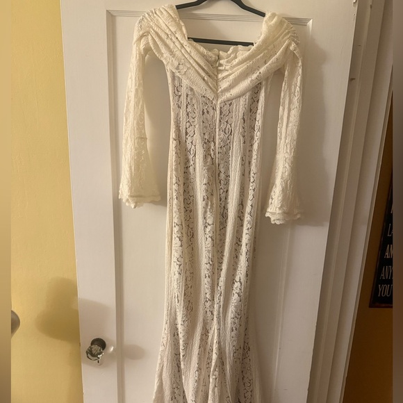 House of CB BELLE Vintage Cream Floral Lace Off-Shoulder Maxi Dress - Picture 5 of 6